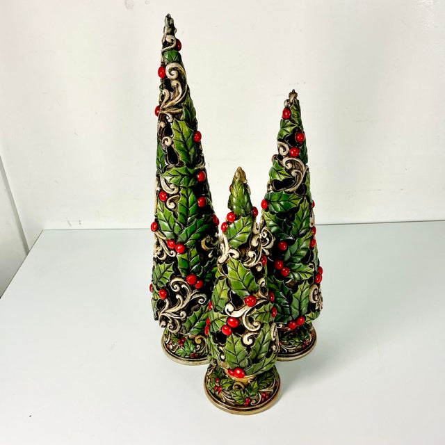 Asparagus 1990s Vintage Americana Boho Chic Christmas Holly Topiary Trees Holiday Accents - Set of 3. For Sale - Image 8 of 17