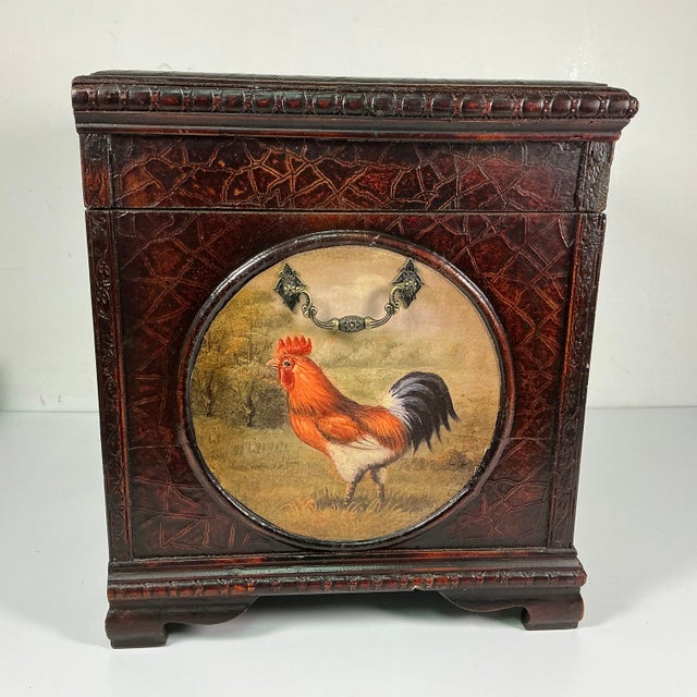 1970s Vintage Farmhouse Arts & Crafts Boho Chic Velvet Lined Rooster Storage Box For Sale - Image 16 of 18