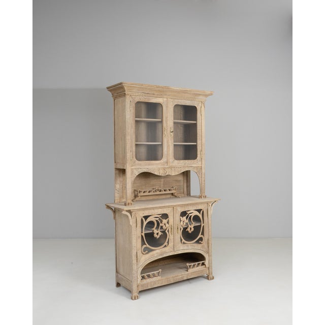 1910s French Art Nouveau Oak Vitrine With Floral Details For Sale In Greensboro - Image 6 of 18