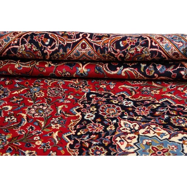 Kashan Rug in Hand-Knotted Wool For Sale - Image 10 of 11