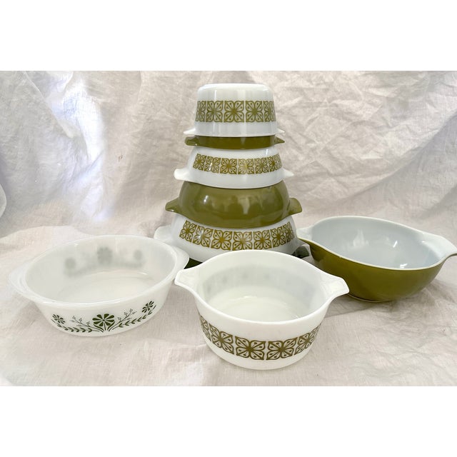 Mid-Century Modern Vintage Pyrex "Verde Green & Verde Square Flowers" Mixing Bowls - Set of 9 For Sale - Image 3 of 10