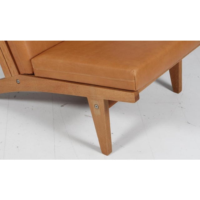 GE-370 Lounge Chair in Oak Frame and Aniline Leather by Hans J. Wegner for Getama, 1960s For Sale - Image 4 of 8