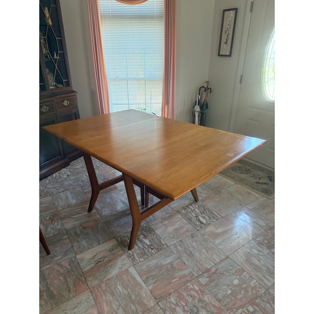 Heywood-Wakefield 1950’s Mid-Century Modern Haywood-Wakefield Drop Leaf Dining Table With 4 Chairs and Two Table Leaves - Set of 5 Plus Leaves For Sale - Image 4 of 9