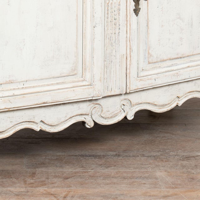 19th Century French Gray Painted Pine Vitrine Display Cabinet For Sale - Image 12 of 14