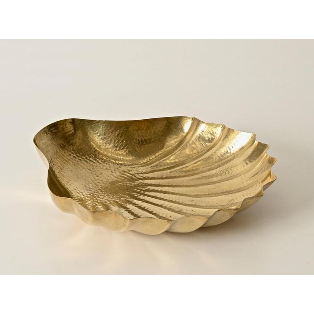 Large Shell-Shaped Bowl in Hand-Hammered Brass from Renzo Cassetti, Italy, 1970s For Sale - Image 4 of 16