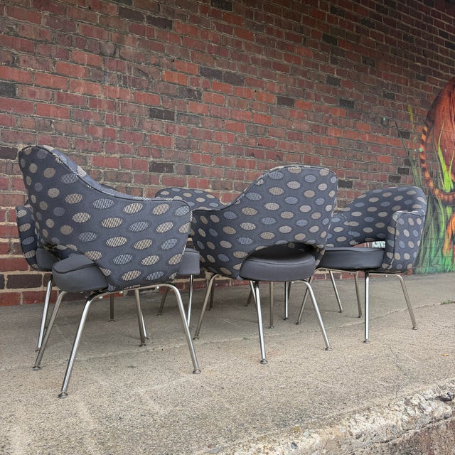 2000 - 2009 Set of 6 Eero Saarinen for Knoll Executive Arm Chairs For Sale - Image 5 of 12