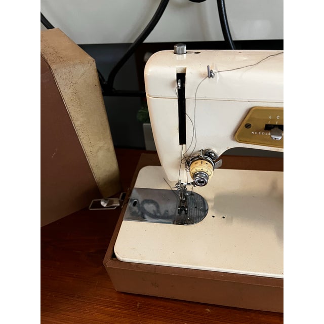 Vintage Working Singer Sewing Machine and Cover For Sale - Image 10 of 12