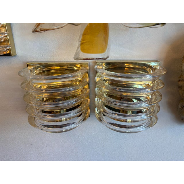 1970s Vintage Pair Art Deco Wall Light Sconces Lucite Ribbon & Brass For Sale - Image 5 of 12