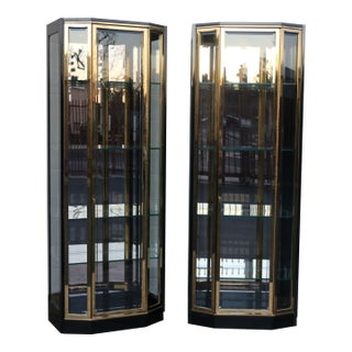 Pair of Mid-Century Modern Henredon Black Lacquer & Brass Glass Display Cabinets With Lighting For Sale