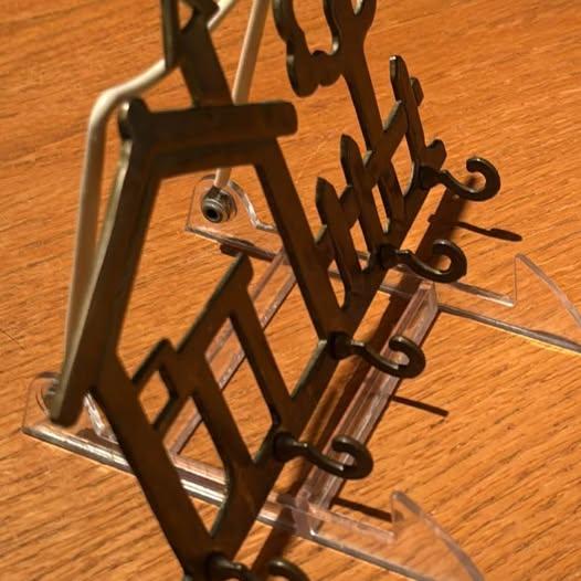 1980s VTG Solid Brass Key Hanger House Tree 8” X 5” With 5 Strong Hooks for Hat, Coat, Leashes For Sale - Image 5 of 6