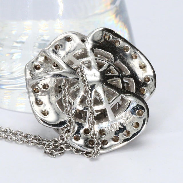 Contemporary 14k White Gold Floral Pendant Necklace With 0.15ct Diamond For Sale - Image 3 of 4