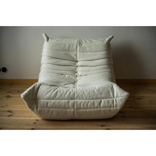 1970s Set of White Bouclette Lounge Chair and Pouf by Michel Ducaroy for Ligne Roset For Sale - Image 5 of 5