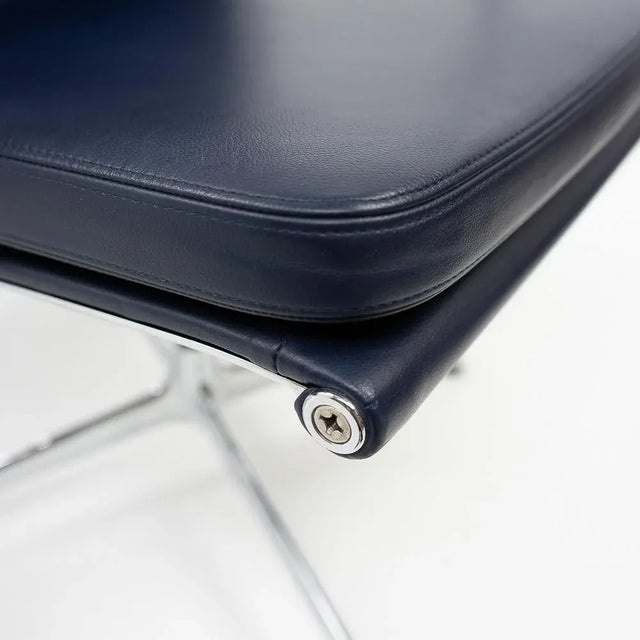 EA 208 Soft Pad Alu Group Office Chair by Charles & Ray Eames for Vitra For Sale - Image 16 of 17