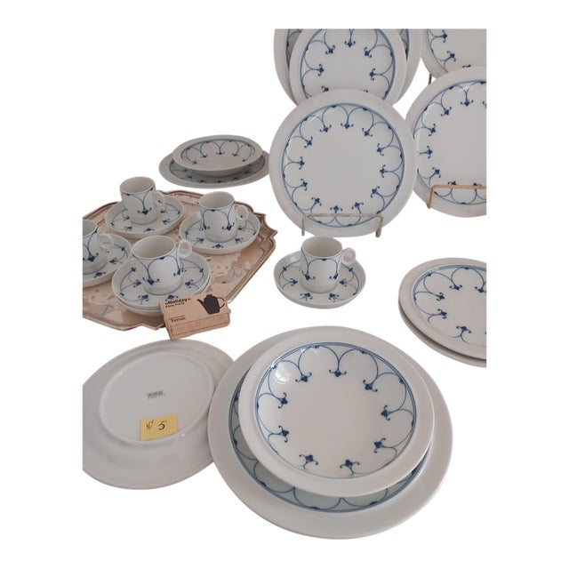 New 1980s Exquisite Porcelain With Kiruna Blue-Mittsomer Set 101 Pieces For Sale
