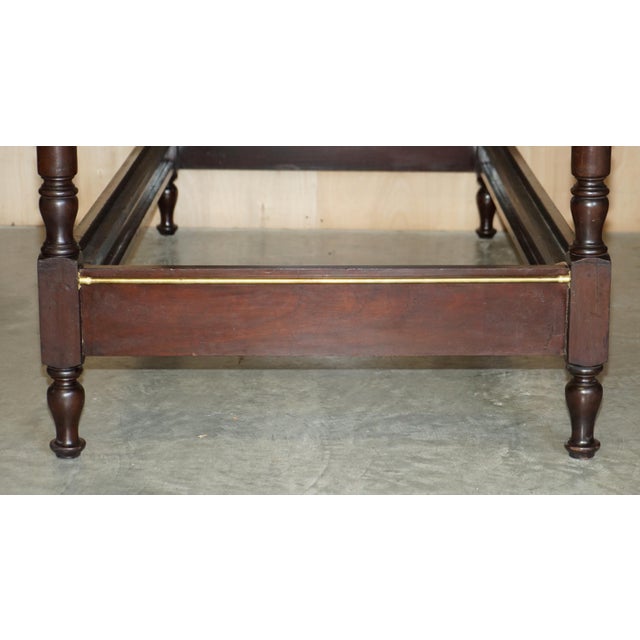 American Federal 4-Poster Bed with Carved Pillars in Hardwood, 1800s For Sale - Image 9 of 18