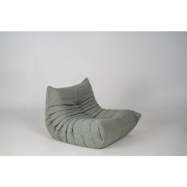 Ligne Roset Togo Lounge Chair and Pouf in Melange Tweed Fabric by Michel Ducaroy for Ligne Roset, 1973, Set of 2 For Sale - Image 4 of 18