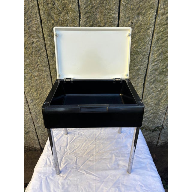 Mod Elba Kidney-Shaped Side Table with Foldable Plastic Top and Chromed Metal Legs For Sale - Image 14 of 16