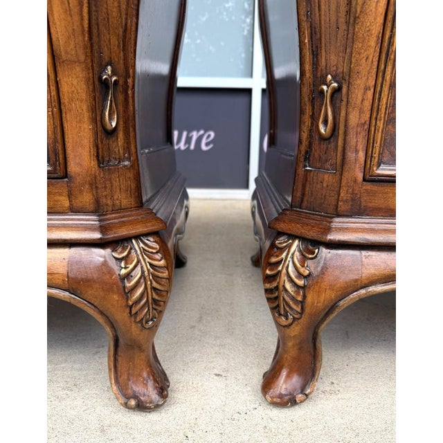 Late 20th Century Pair of Orleans International French-Style Burled Walnut Bombe Nightstands For Sale - Image 11 of 18