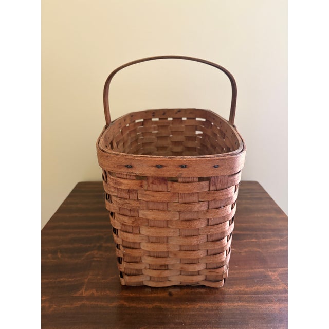 Antique Early 20th Century American Splint Oak Gathering Basket For Sale - Image 4 of 8