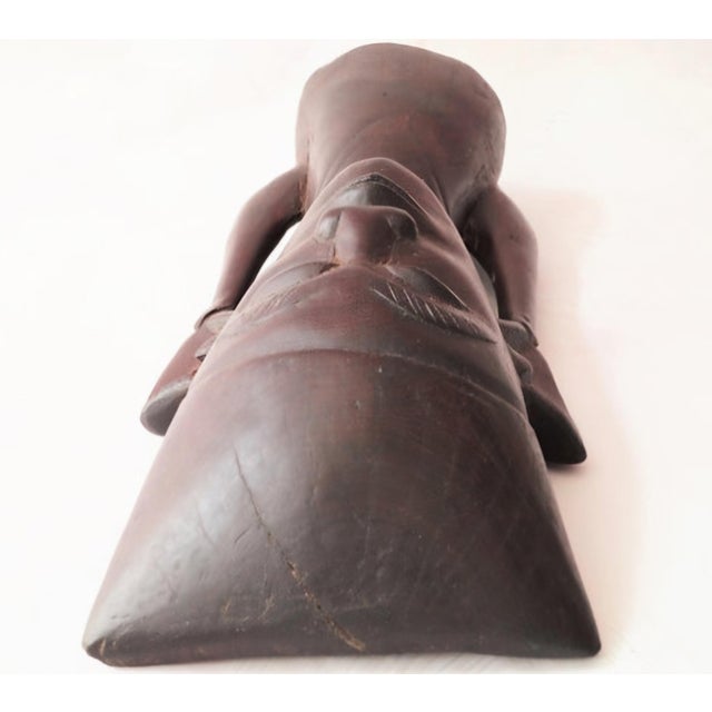 Brown Mid 20th Century Modernist Wood Carving – Introspective Figure With Elongated Form & Conical Crown. For Sale - Image 8 of 9