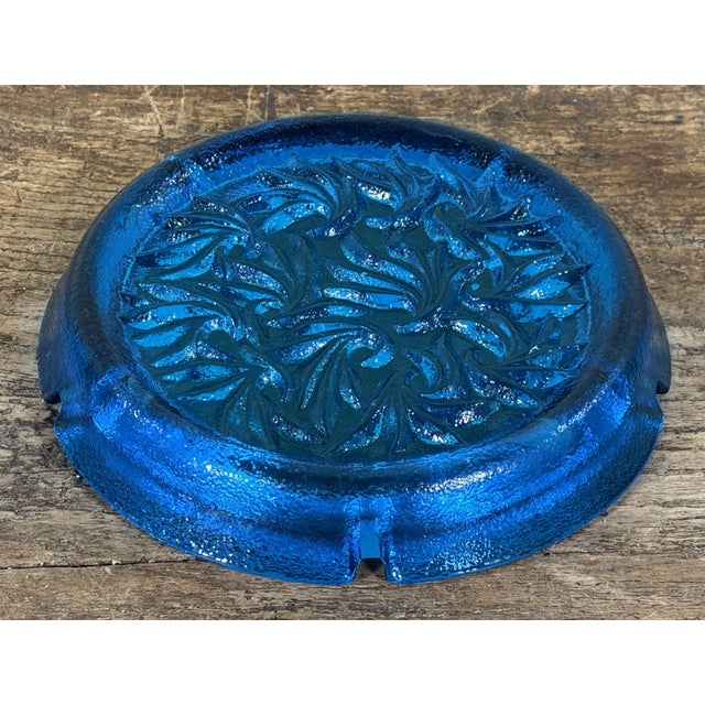 Vintage Blenko Style Mid Century Blue Art Glass Ashtray With Swirl Pattern For Sale In Providence - Image 6 of 6