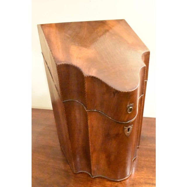 18th Century English Inlaid Mahogany Hepplewhite Knife and Flatware Box For Sale - Image 4 of 4