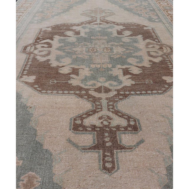 Mid 20th Century Mid Century Turkish Oushak Rug in Wool With Sub-Geometric Etched Medallion Design For Sale - Image 5 of 13