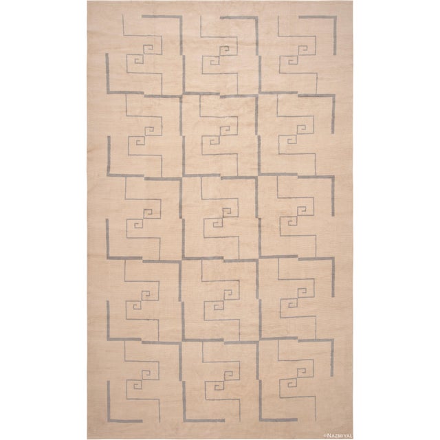 Elegant Modern Greek Key Influenced Contemporary Rug, Country of origin: Turkey, Circa date: Modern