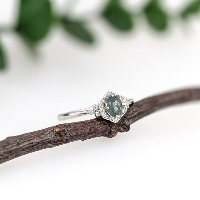 Natural Alexandrite Ring w Earth Mined Diamonds in Solid 14K Gold Oval 5x4mm For Sale - Image 9 of 10