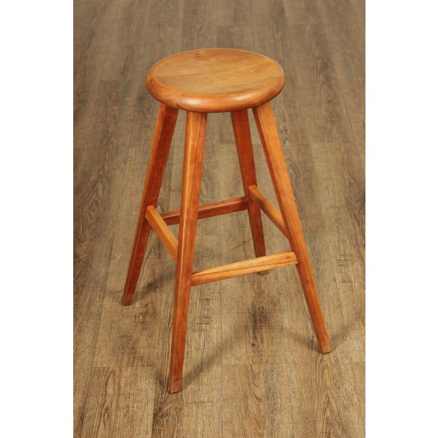 American Thomas Moser Pair Of Cherry Splay Leg Counter Stools For Sale - Image 3 of 18