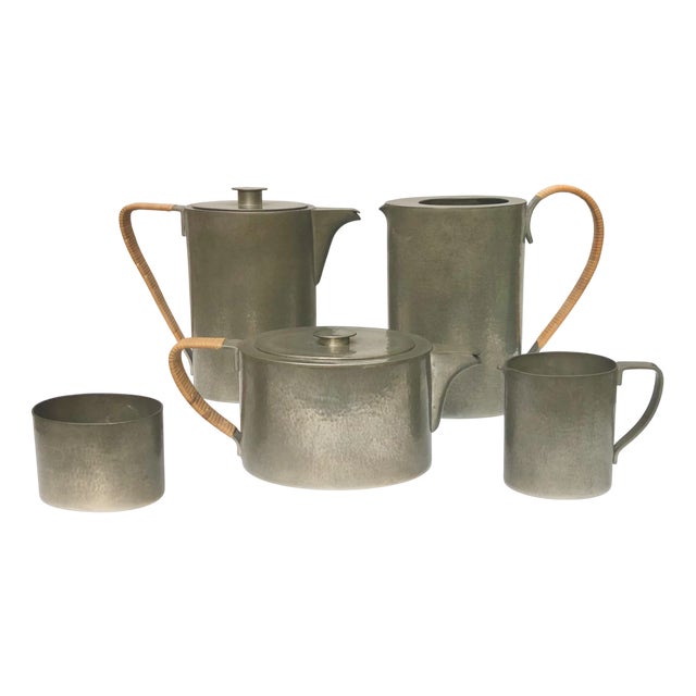 Porter Blanchard Five Piece Hammered Pewter and Wicker Coffee and Tea Service, 1930s, Set of 5 For Sale