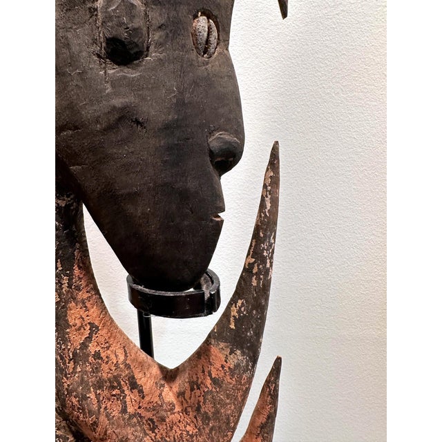 Garra Hook Sculpture on Display Stand Mid-Sepik River Papua New Guinea For Sale - Image 9 of 18