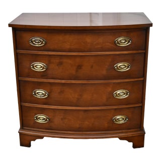 Vintage Morganton Traditional Four Drawer Mahogany Serpentine Bachelors Chest For Sale