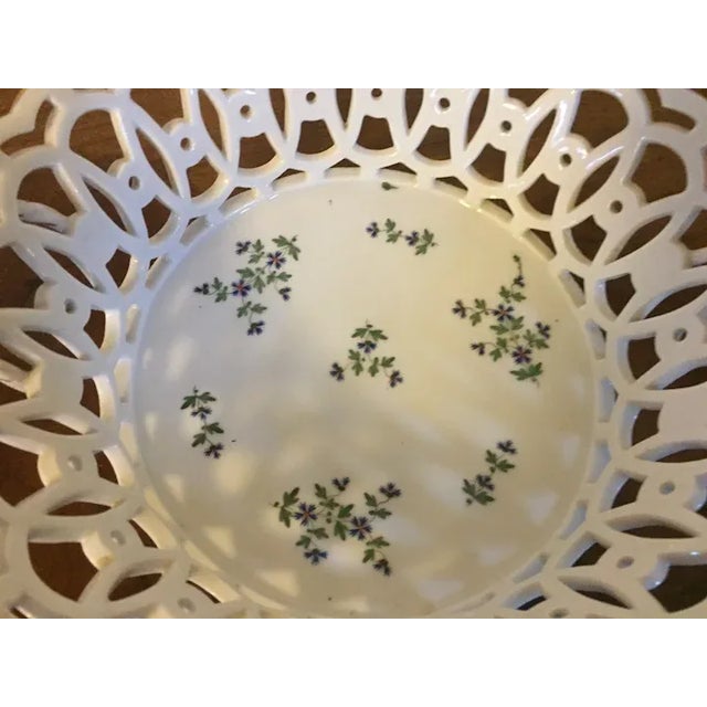 French Antique 18th Century French Empire Dihl et Guerhard Porcelain Sprig Reticulated Corbeille For Sale - Image 3 of 12