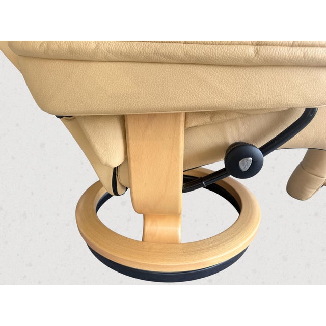 Set of Reno Chair with Ottoman in Leather from Stressless, 2000s For Sale - Image 6 of 12