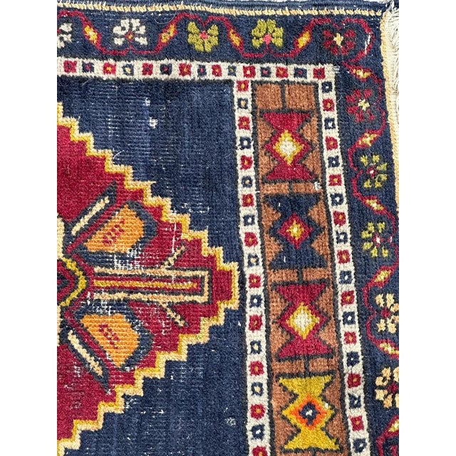 Small Mid-Century Turkish Yastik Rug, 1940s For Sale - Image 9 of 15