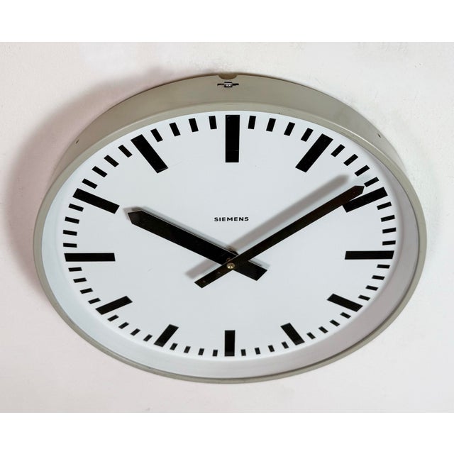Vintage Industrial Factory Wall Clock from Siemens, 1970s For Sale - Image 4 of 16