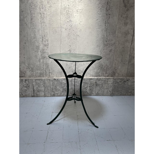 Dimensions: 55.5cm across x 71.5cm high A very pretty example of a metal gueridon garden table with pretty splayed legs...