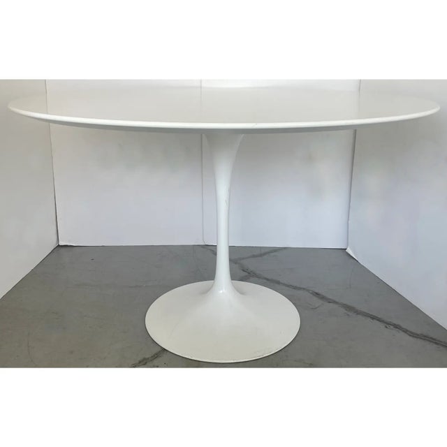 Mid-Century Modern Eero Saarinen for Knoll Round Dining Table For Sale - Image 3 of 10