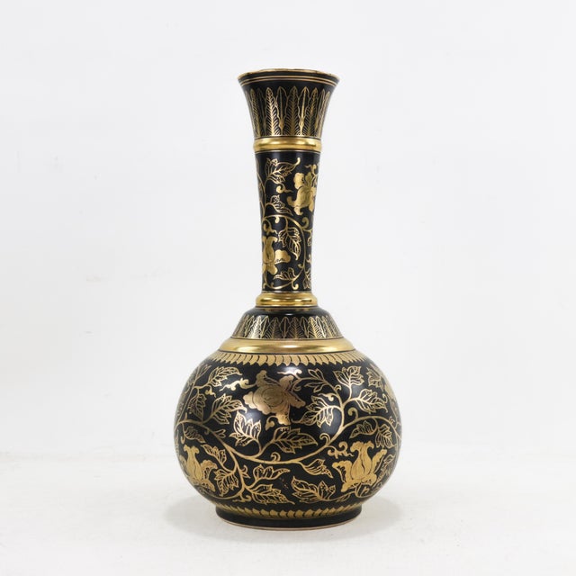 Mid 19th Century Black and Gold Lacquerware Vase With Floral Motif For Sale - Image 5 of 10