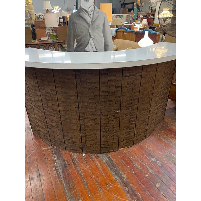 Mid 20th Century Hollywood Regency Tufted Four-Seat Swivel Bar With Matching Stools, 5 Pieces For Sale - Image 4 of 11