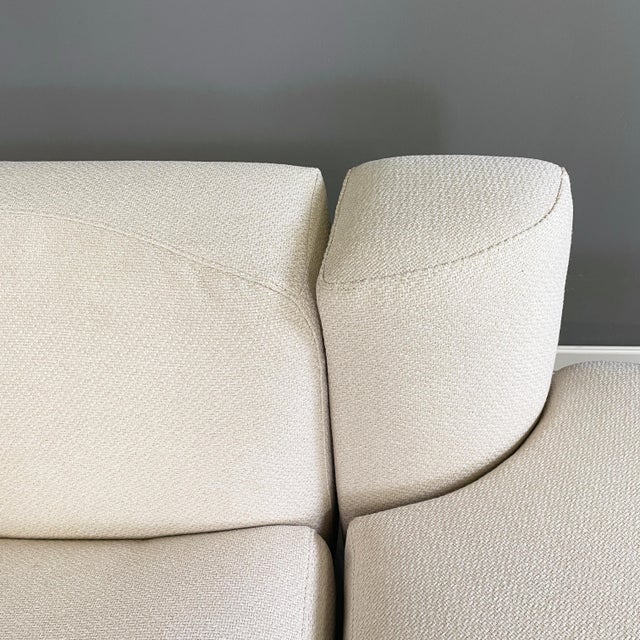 Italian Space Age Modern Modular Sofa in White-Beige Fabric with Pouf, 1970s, Set of 6 For Sale - Image 17 of 18