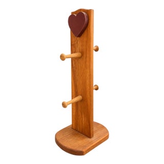 Vintage Gerald E. Henn Workshops Wooden Mug Holder With Heart For Sale