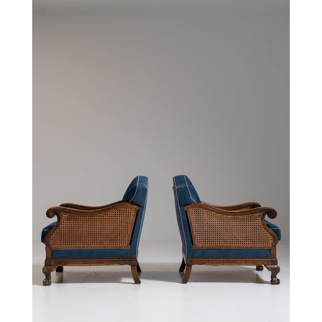 Early 20th Century Pair of Early 20th Century British Navy Blue Edwardian Velvet Upholstered Armchairs with Cane Panels For Sale - Image 5 of 15
