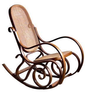 Vintage Rocking Chair in Bent Beech and Vienna Straw in the style of Thonet, 1970s For Sale