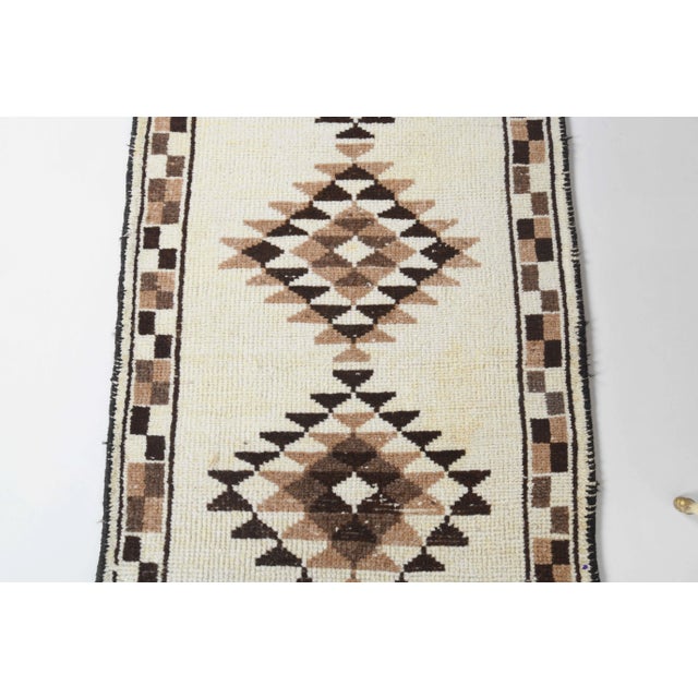 White Vintage Turkish Oushak Handmade Wool Cotton White Runner Rug For Sale - Image 8 of 11