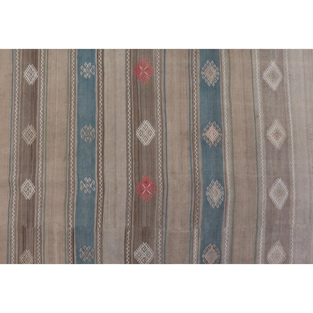 Tan Vintage Hand-Woven Flatweave Kilim in Wool With Sub-Geometric Design and Motifs For Sale - Image 8 of 13