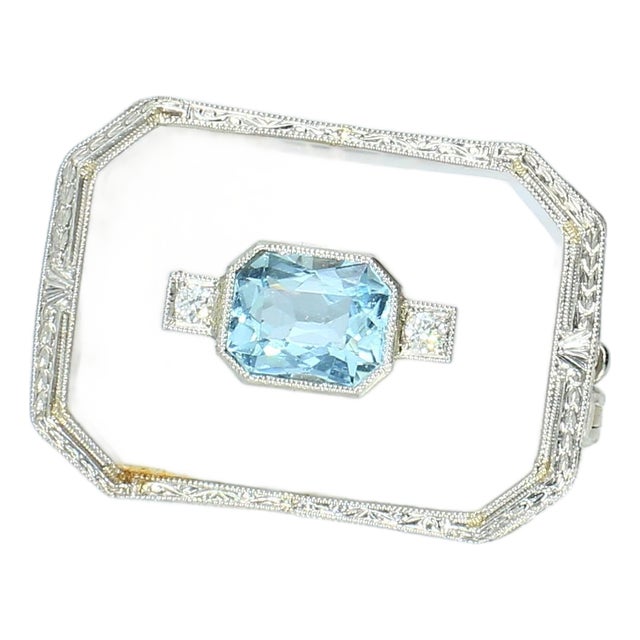 Mid 20th Century Aquamarine Brooch With Diamonds in 14k White Gold For Sale