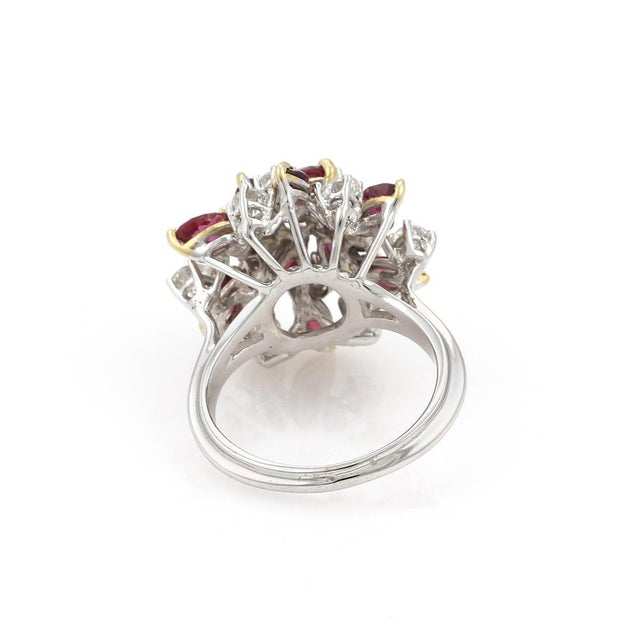 Contemporary Estate 3.05ct Diamond & Ruby 18k Gold Floral Cluster Ring! For Sale - Image 3 of 4