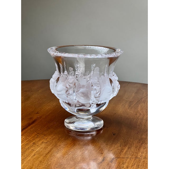 French Vintage Lalique Dampierre Sparrow Footed Vase For Sale - Image 3 of 11
